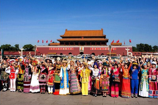 “为中华民族大家庭而歌唱”（十年两会·温暖记忆）--新闻报道-中国共产党新闻网