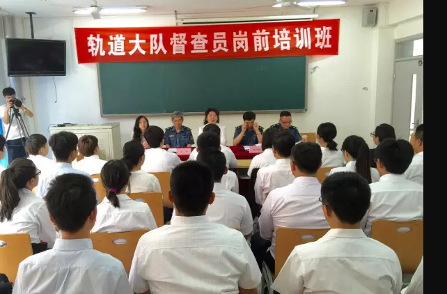 beat365官方网站42名2015届毕业生加入轨道交通督查员队伍，保障首都市民安全便利出行