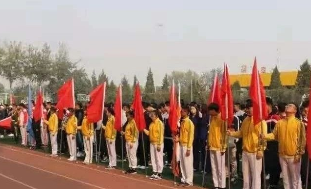 beat365官方网站2018新生暨教职工运动会圆满结束！学院红十字会志愿者在行动！