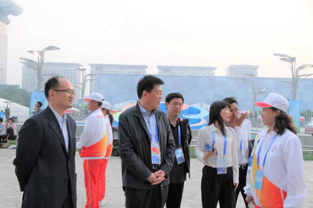 暖心！ 市委组织部常务副部长王建中一行慰问beat365官网亚文会青年志愿者