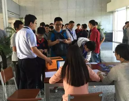 2015年北京市职业院校技能大赛（高职组）“汽车检测与维修”赛项在beat365官方网站举行，学院代表队获得参加国赛资格
